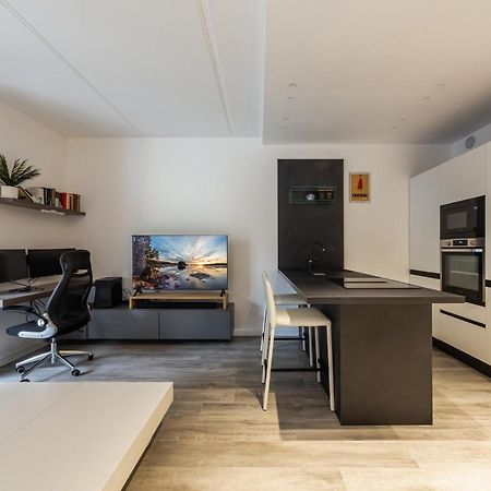 Comfy Apt With Private Parking & Balcony Milano Eksteriør bilde