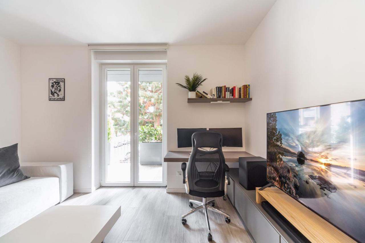 Comfy Apt With Private Parking & Balcony Milano Eksteriør bilde