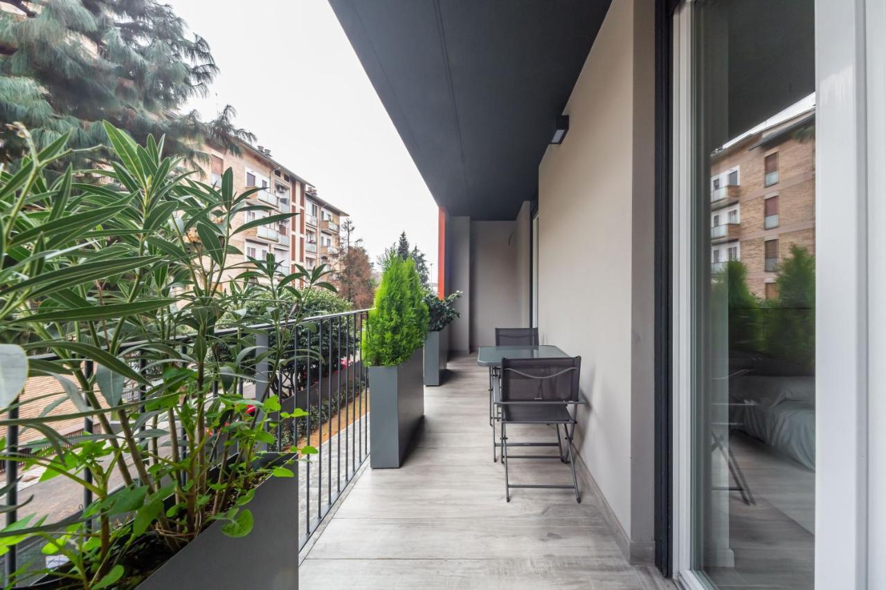 Comfy Apt With Private Parking & Balcony Milano Eksteriør bilde