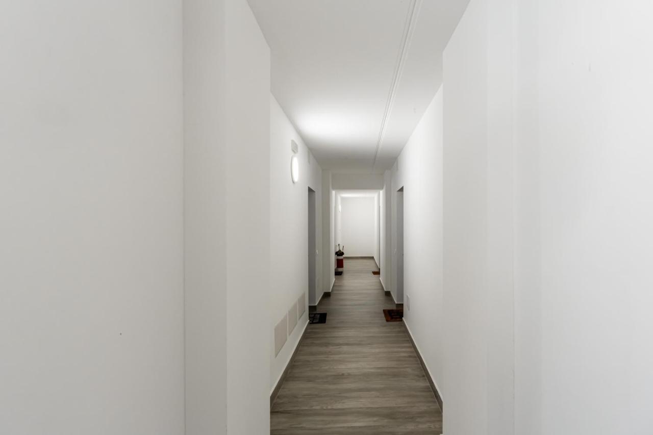 Comfy Apt With Private Parking & Balcony Milano Eksteriør bilde