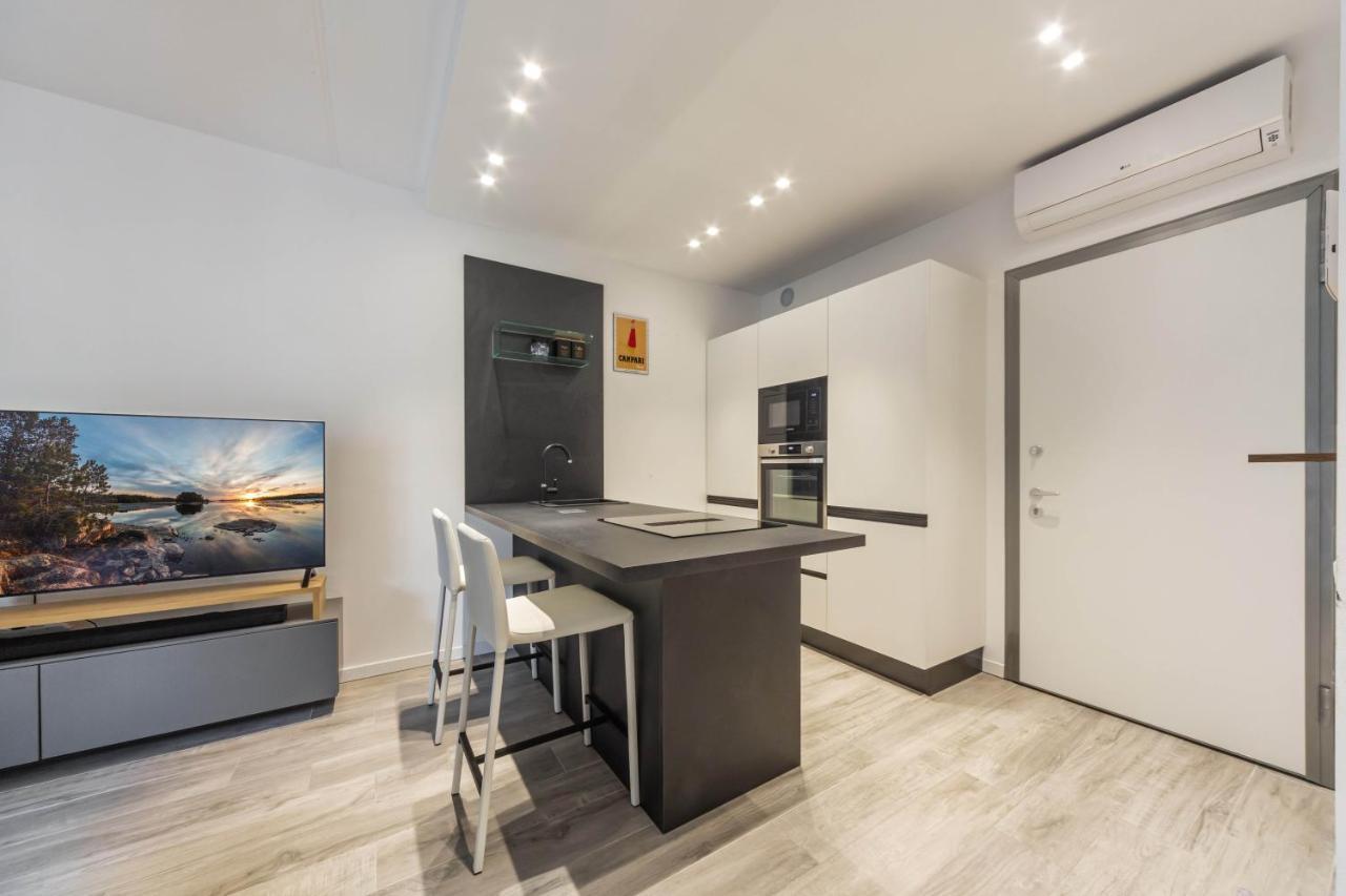 Comfy Apt With Private Parking & Balcony Milano Eksteriør bilde