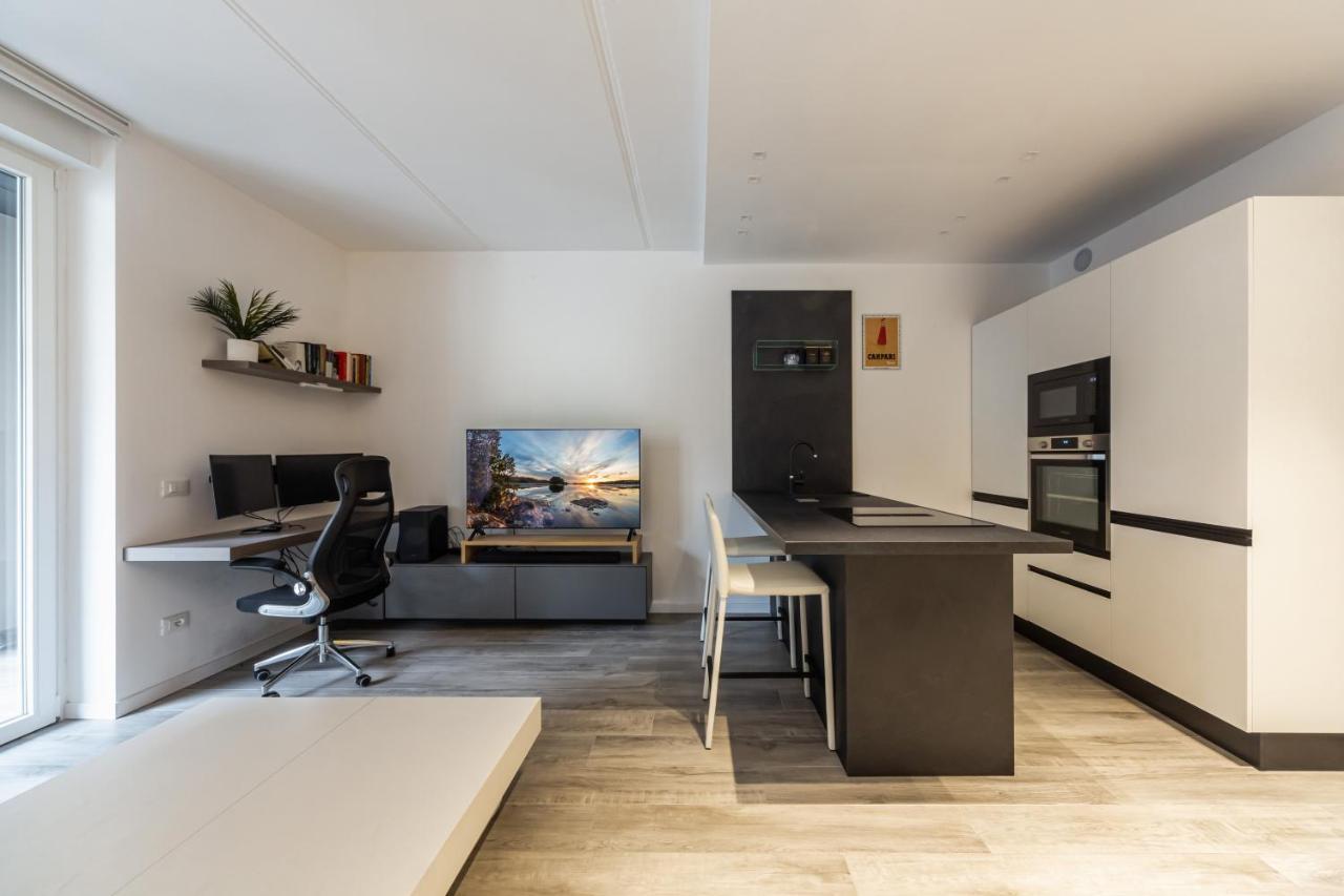 Comfy Apt With Private Parking & Balcony Milano Eksteriør bilde